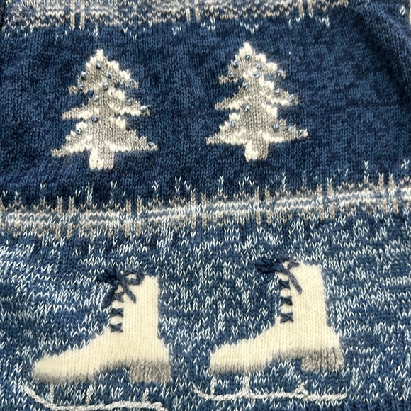 Nortcreast sweater vest blue and white knitted wit winter designs size medium - Picture 9 of 12
